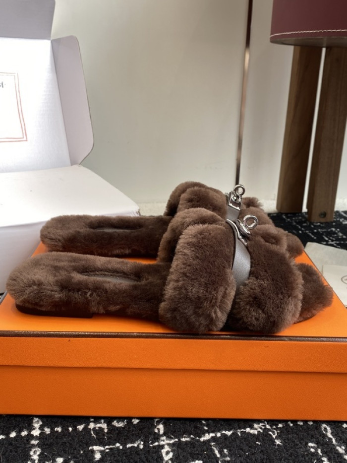 H**mes SLIPPERS