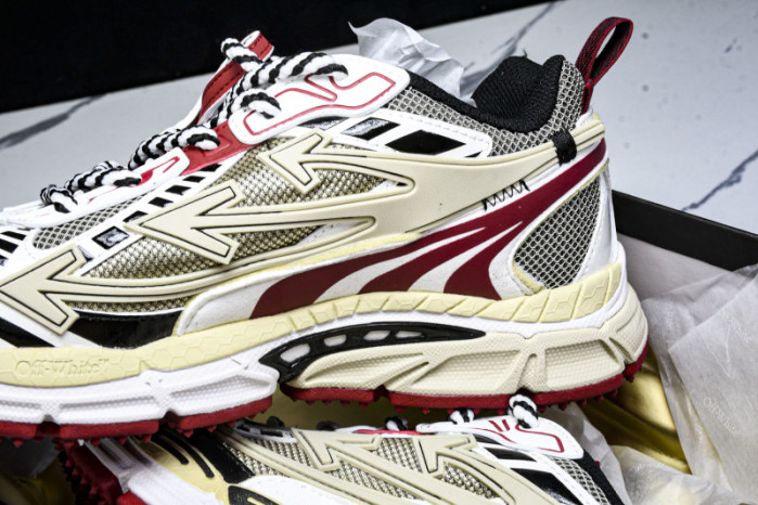 Off-White c/o Virgil Abloh