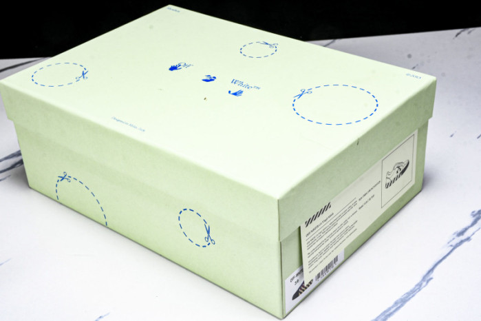 Off-White c/o Virgil Abloh