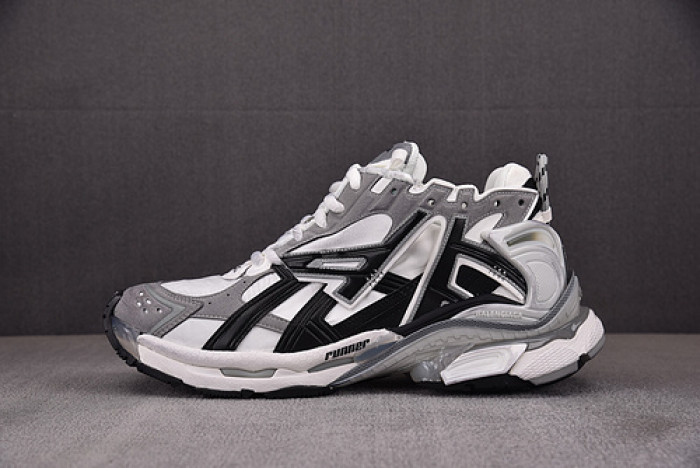 Ba*len*cia*ga Runner 677403 W3RB5 9012