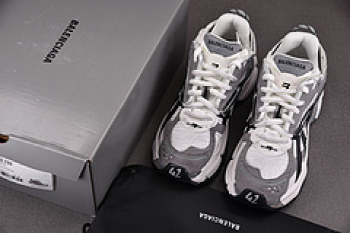 Ba*len*cia*ga Runner 677403 W3RB5 9012