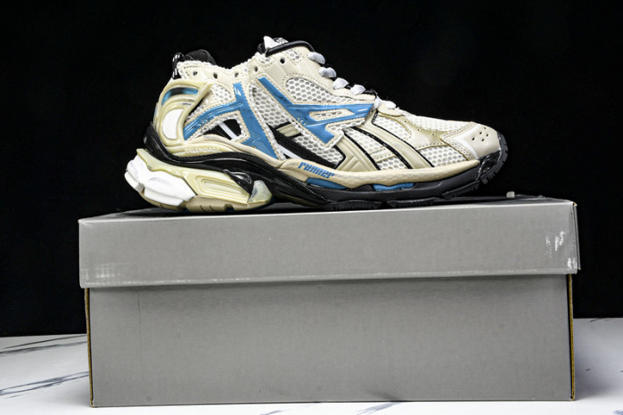 Ba*len*cia*ga Runner 677403 W5RH6 0312