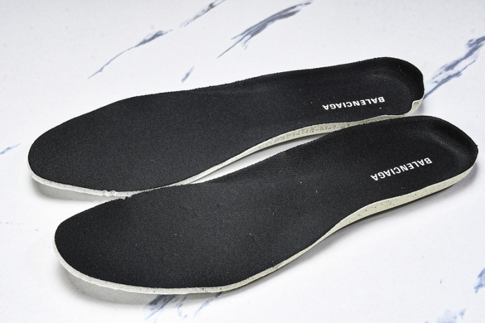 Ba*len*cia*ga Runner 677403 W5RH6 0312