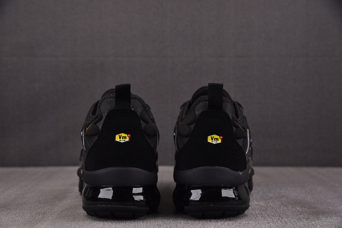 Nike Air VaporMax Plus Black Anthracite Metallic Gold 924453-007