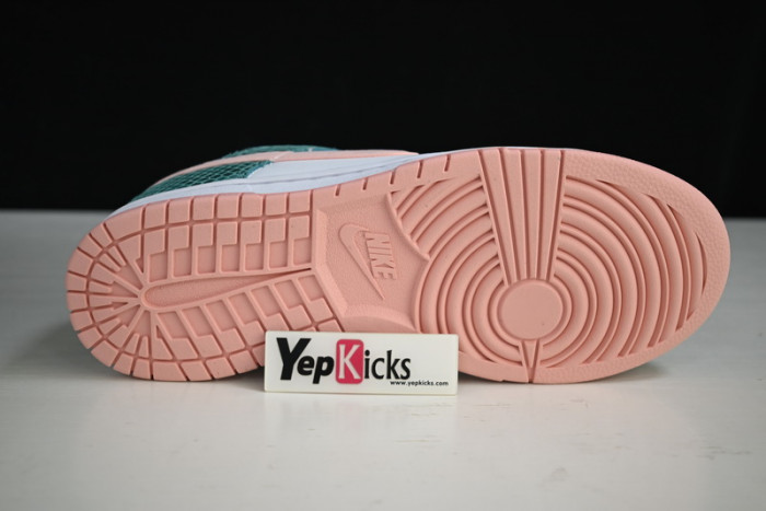 nike dunk low "snake skin" dr8577-300