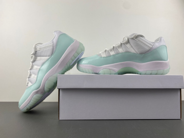 Air Jordan 11 Low "Igloo" AH7860-103