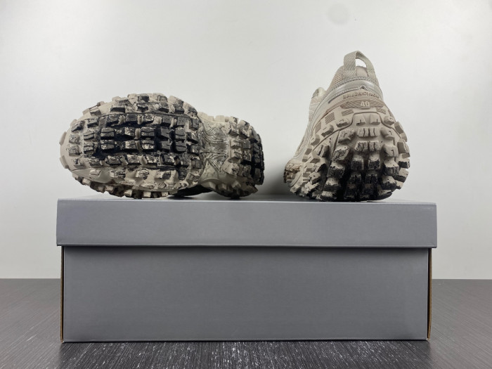 Ba*len*cia*ga Defenders W2RAF 9700