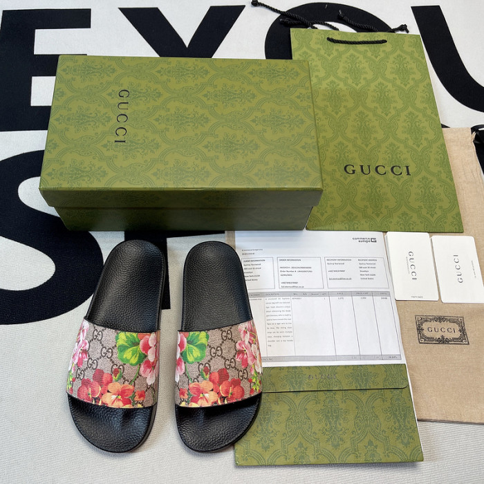 G*u*i SLIPPERS D6588