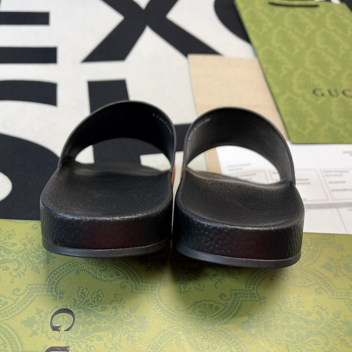 G*u*i SLIPPERS D6588