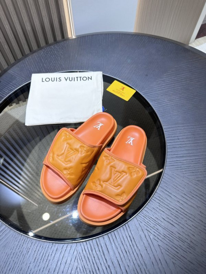 L0VT SANDALS