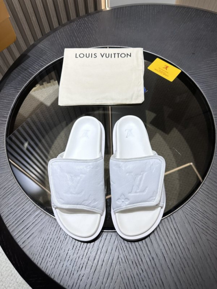 L0VT SANDALS