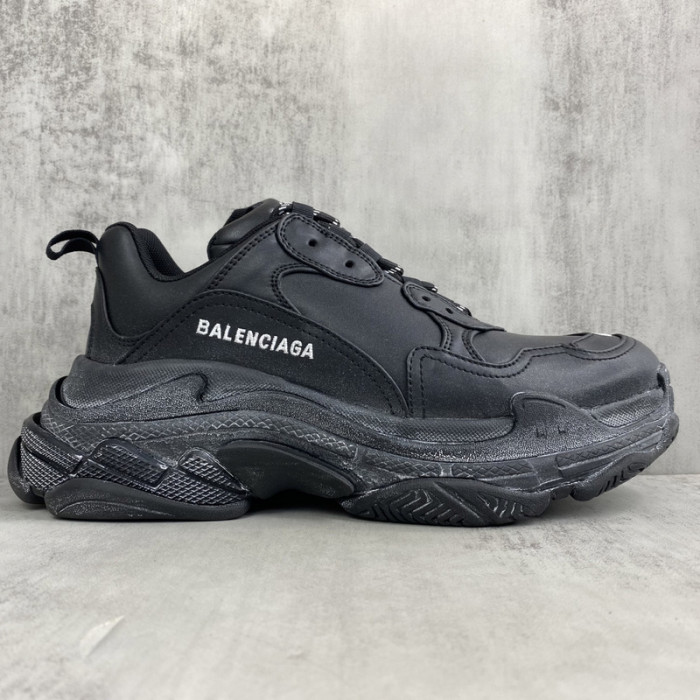 Ba*len*cia*ga Triple S SNEAKER