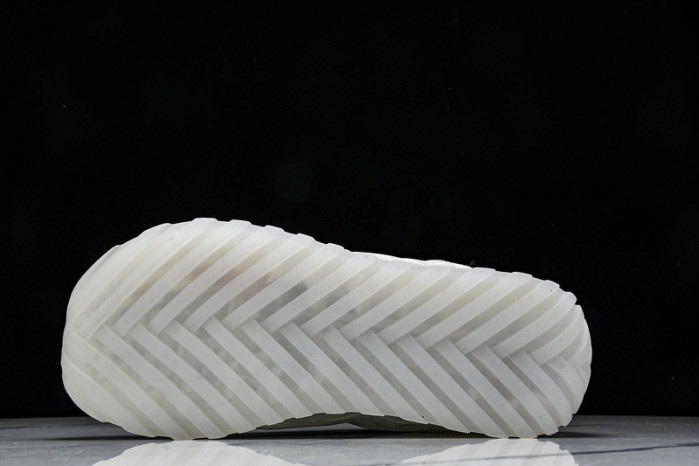 Bo*te*ga Ve*ne*ta BV057