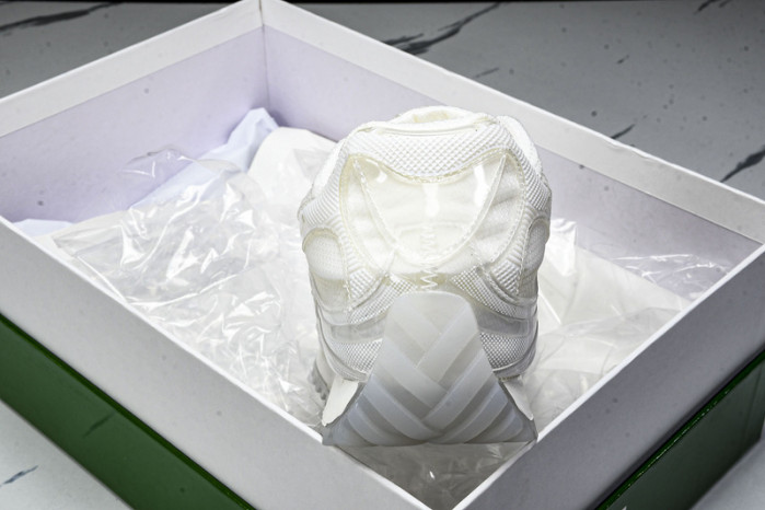 Bo*te*ga Ve*ne*ta BV057