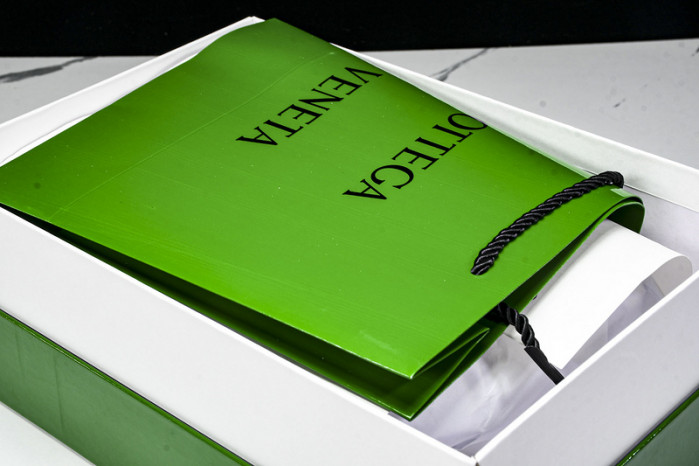 Bo*te*ga Ve*ne*ta BV058