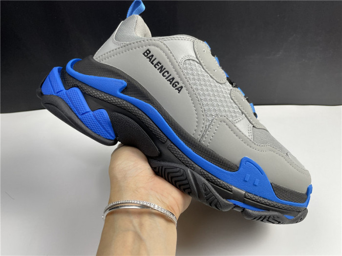 Ba*len*cia*ga Triple S SNEAKER W06N1 9018