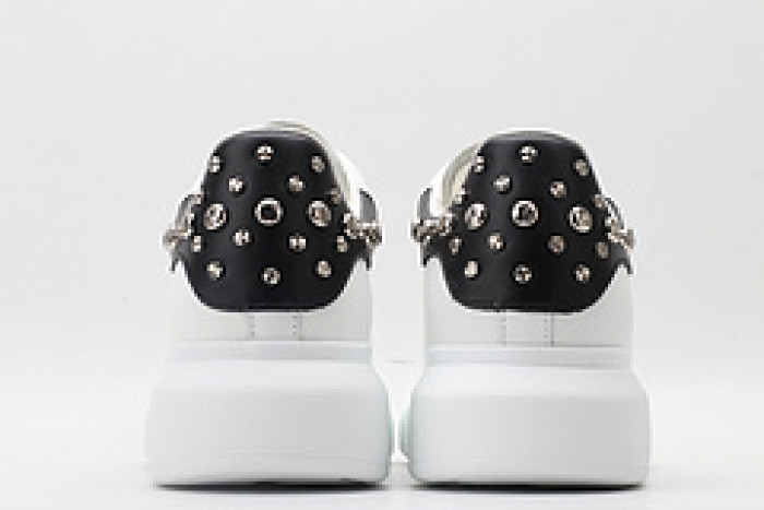 Ale*d*r M*Q*en E2710