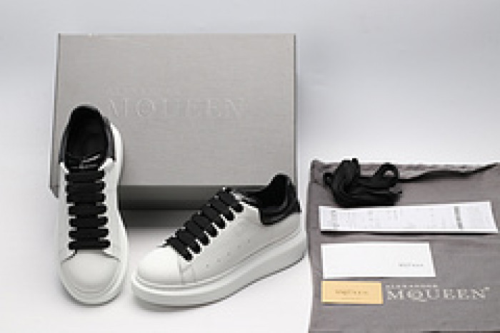 Ale*d*r M*Q*en E2712