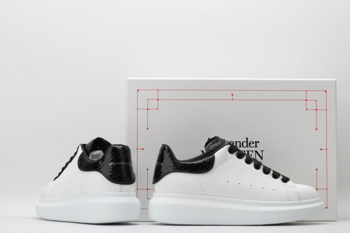 Ale*d*r M*Q*en E2712