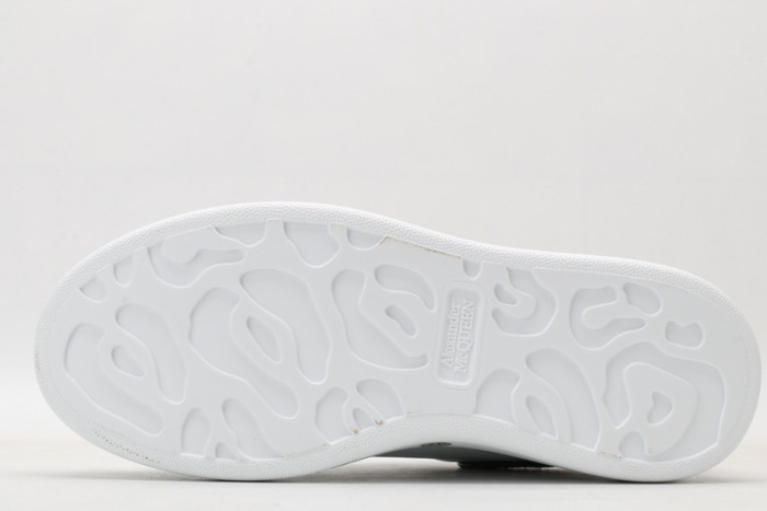 Ale*d*r M*Q*en E2722