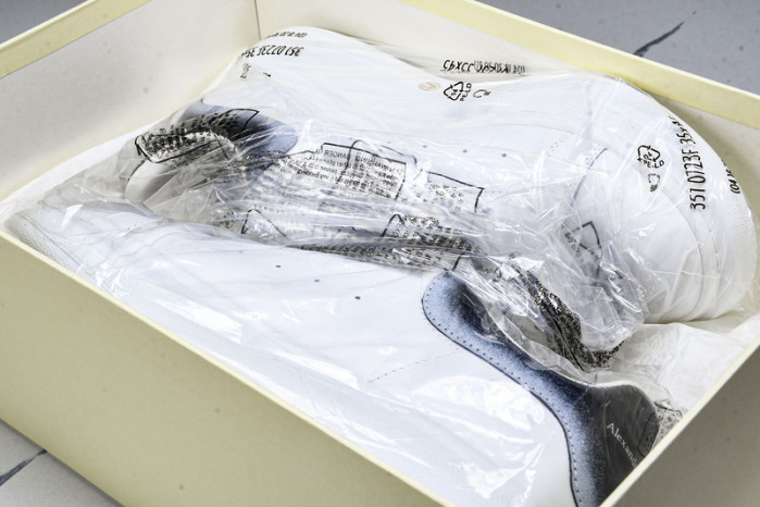 Ale*d*r M*Q*en E2726