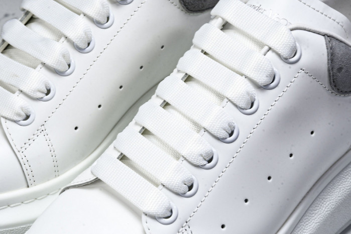 Ale*d*r M*Q*en E2730