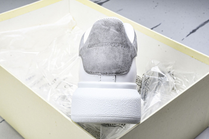 Ale*d*r M*Q*en E2730