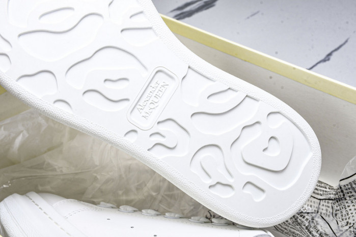 Ale*d*r M*Q*en E2730