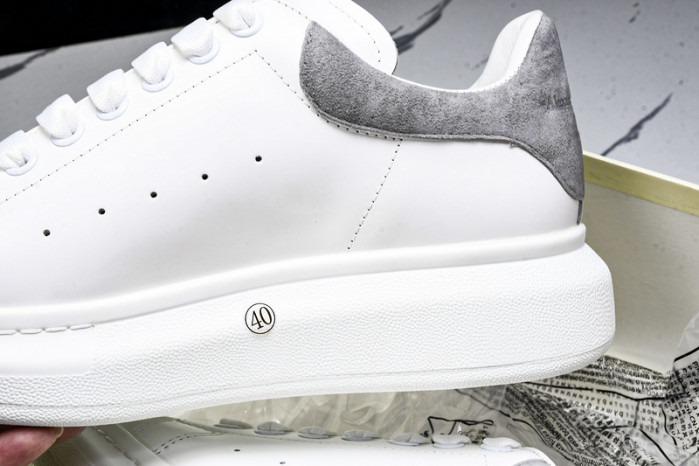 Ale*d*r M*Q*en E2730