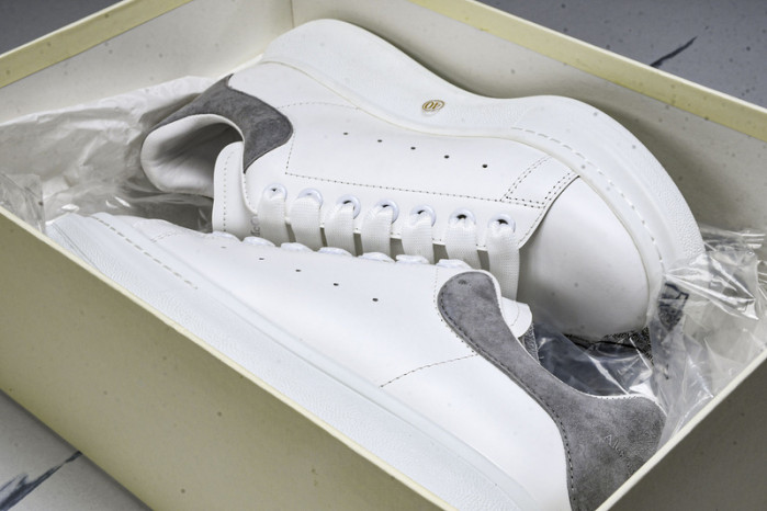 Ale*d*r M*Q*en E2730