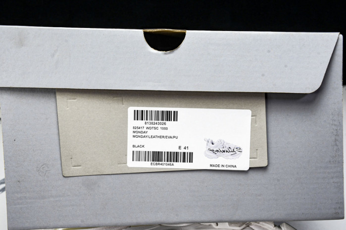 Ba*len*cia*ga TRACK 825417 WDTSC 1000