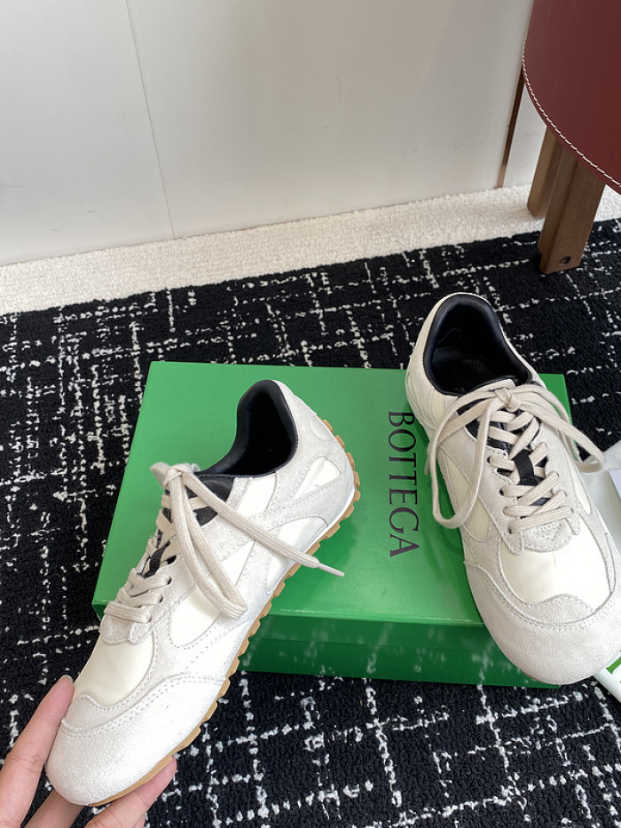 Bo*te*ga Ve*ne*ta BV055