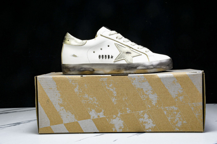 Golden Go*e S*per-Star SNEAKER GG07