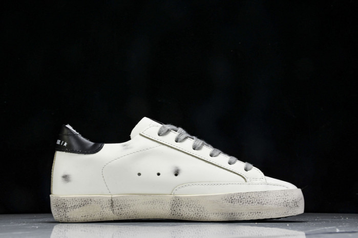 Golden Go*e S*per-Star SNEAKER GG09