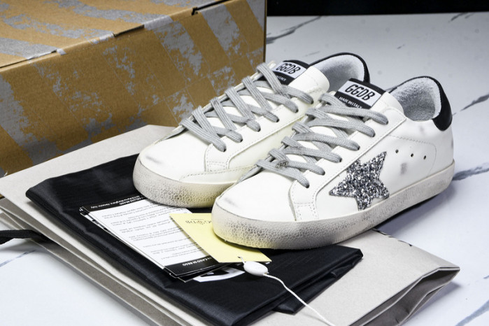Golden Go*e S*per-Star SNEAKER GG09
