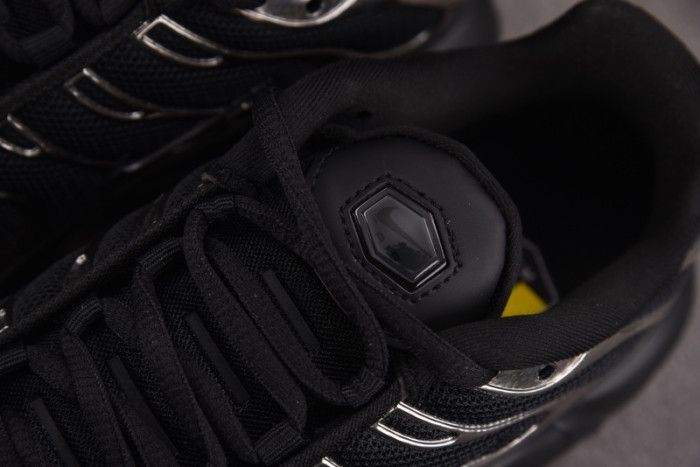 Nike Air Max Plus SE "Black & Metallic Silver" | HJ9743-001