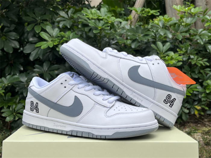 S*prem* x Nike SB Dunk Low White / Metallic Silver-White HQ8487-100