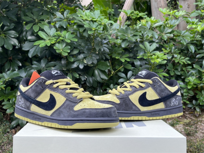 S*prem* x Nike SB Dunk Low Camper Green HQ8487-300