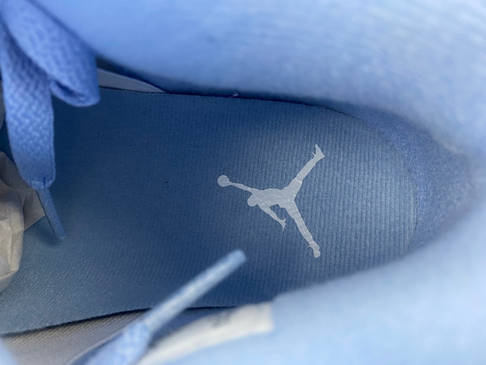 Air Jordan 4 “Forget Me Not” (W) HV0823-100