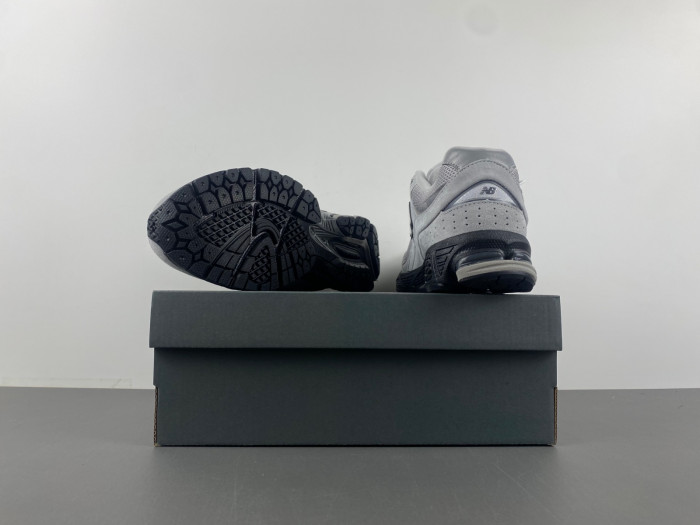 New Balance M2002RC1