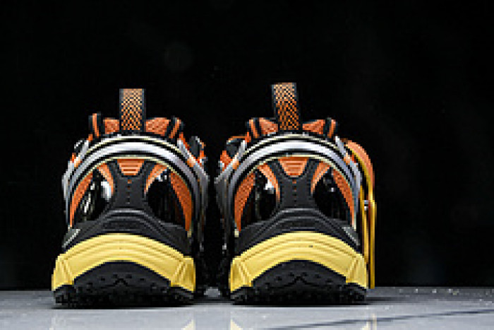 Off-White c/o Virgil Abloh