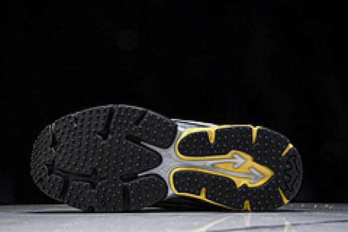 Off-White c/o Virgil Abloh