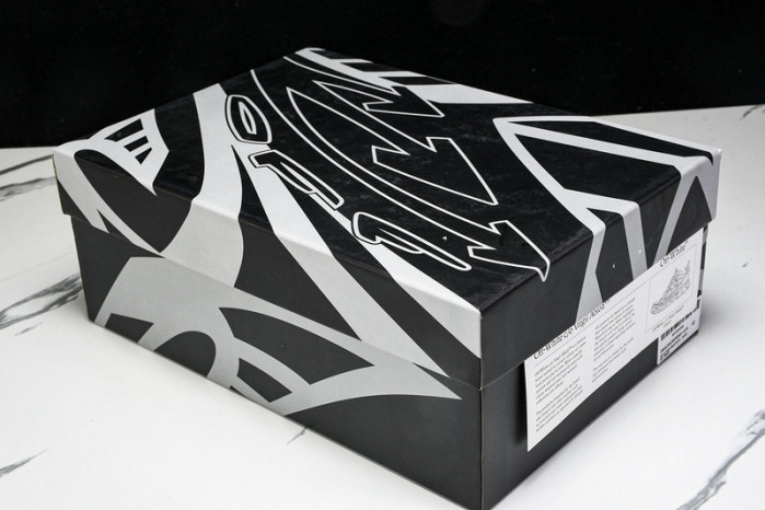 Off-White c/o Virgil Abloh