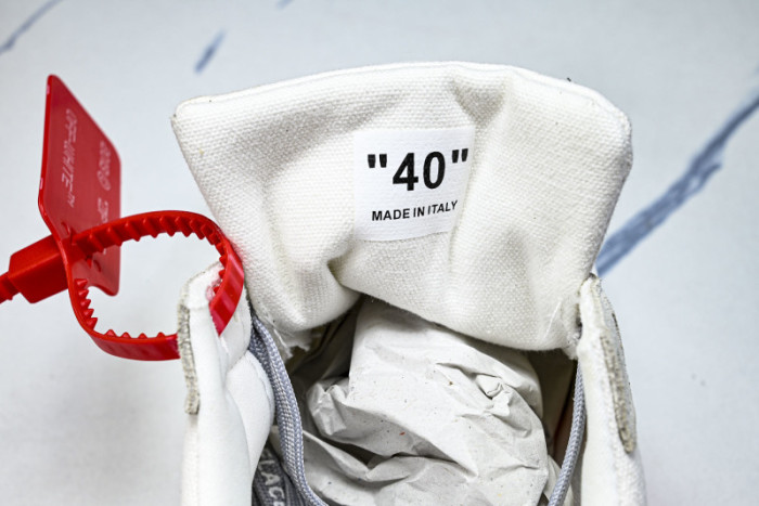 Off-White c/o Virgil Abloh