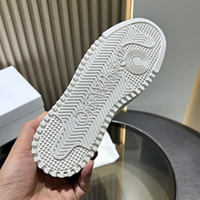 Off-White c/o Virgil Abloh