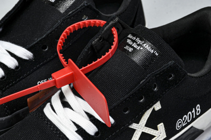 Off-White c/o Virgil Abloh
