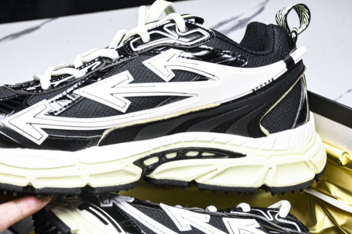 Off-White c/o Virgil Abloh