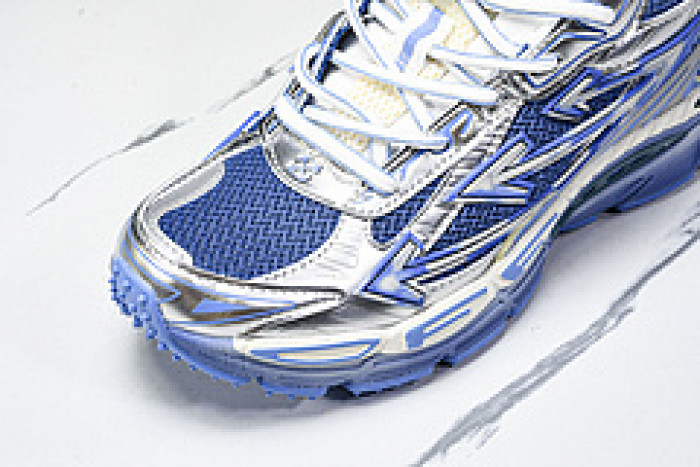 Off-White c/o Virgil Abloh