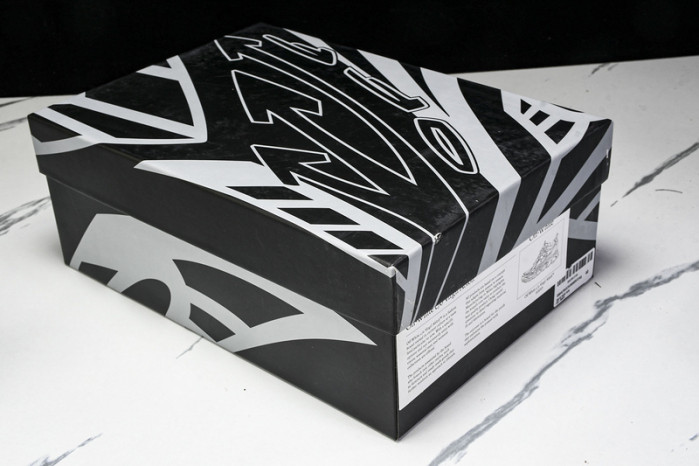 Off-White c/o Virgil Abloh