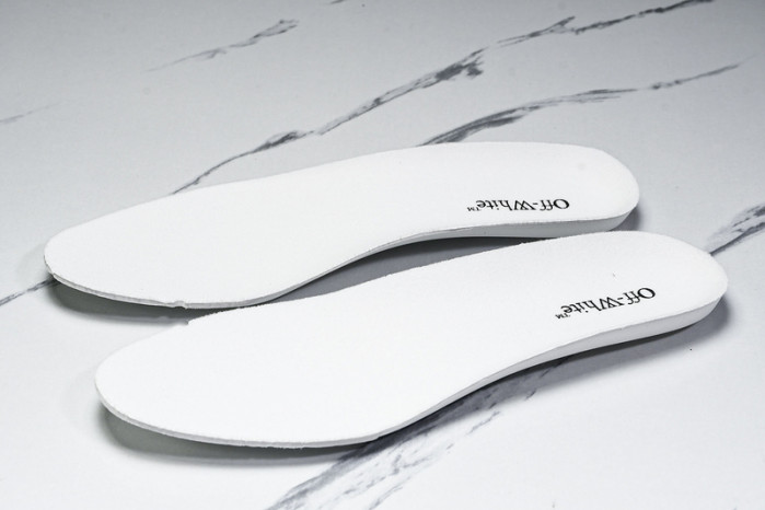 Off-White c/o Virgil Abloh